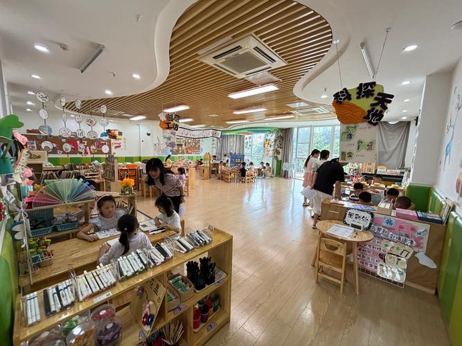 幼儿园中班开放式区域活动现场实景
