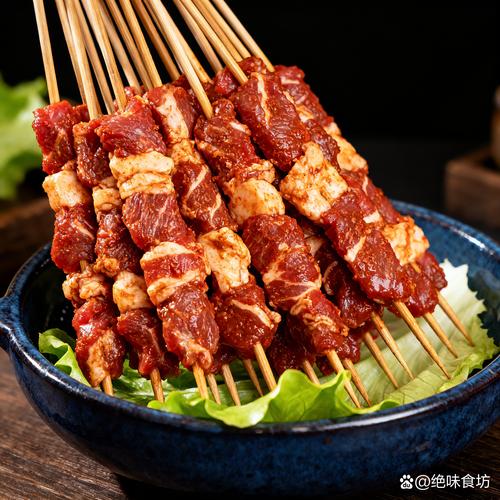 洋葱腌制羊肉串的过程图