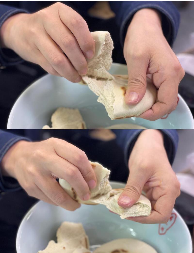 西安泡馍掰馍过程
