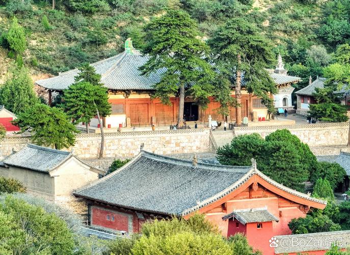 南漳五台山清代古寺庭院山景