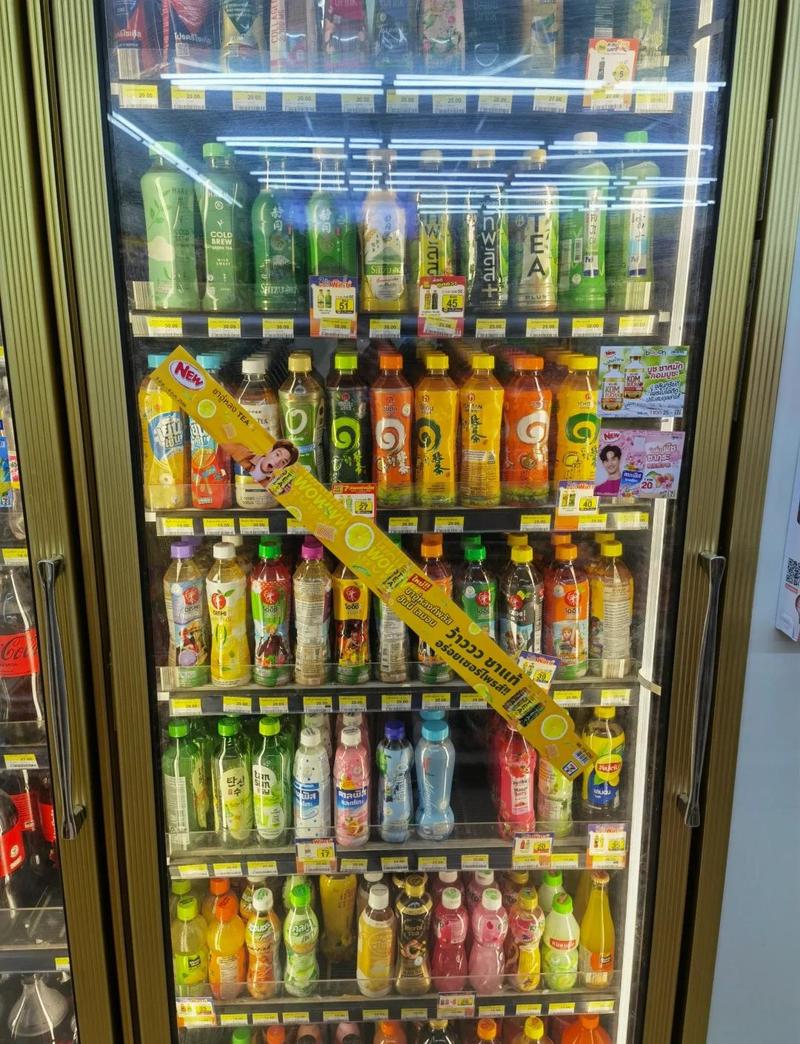 写字楼便利店新消费饮品陈列区
