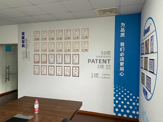 以色列高校技术转移机构办公场景与专利墙