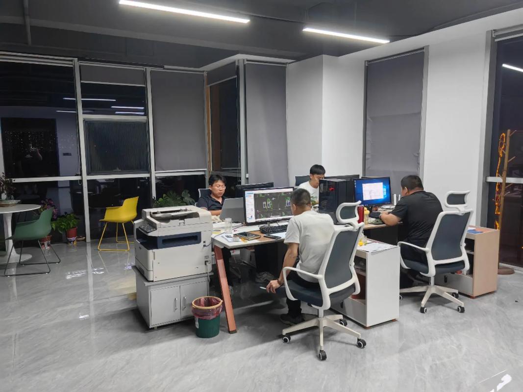 广告公司深夜加班团队会议实拍