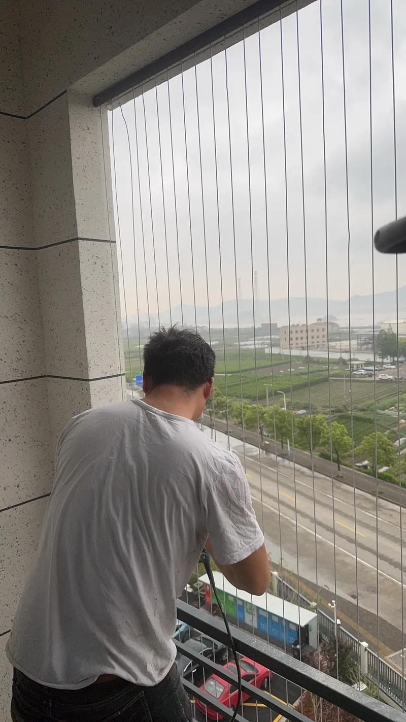 住宅小区高空抛物防护网安装实景