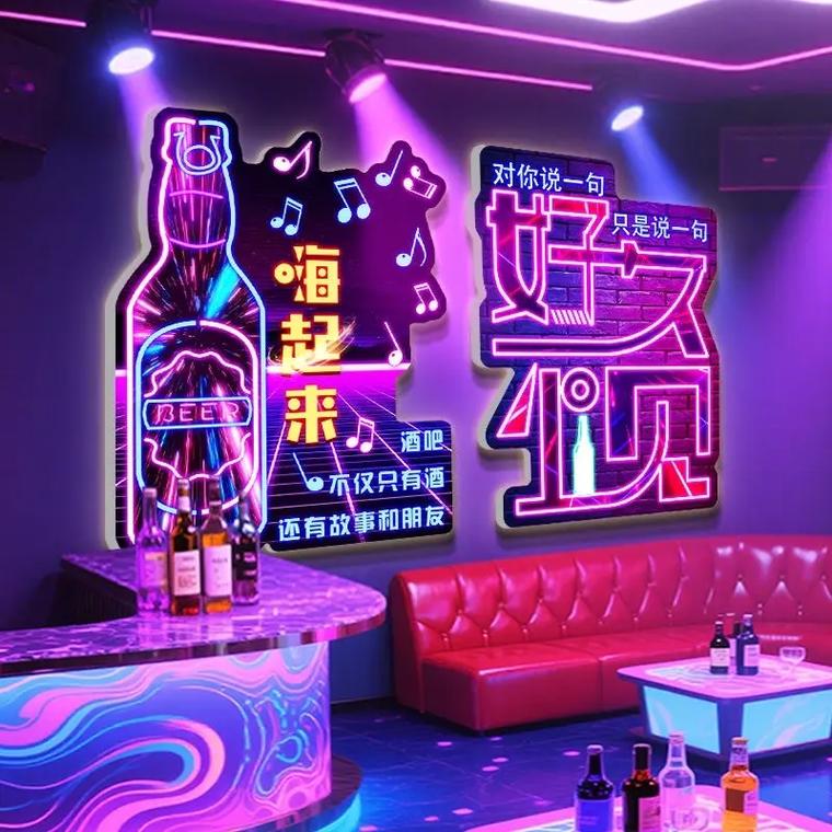 澜沧江边紫色清吧的灯光