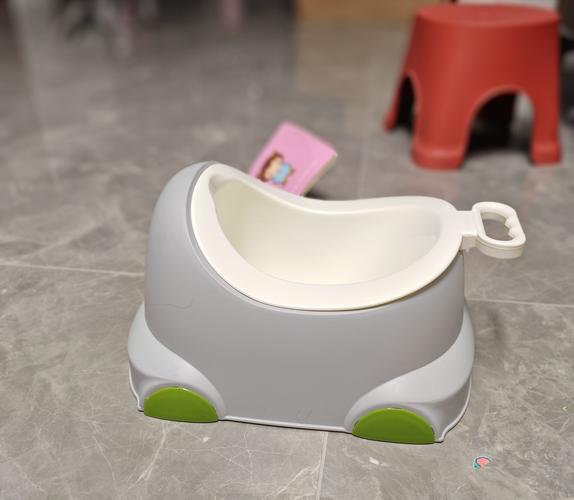 儿童自主排尿训练坐便器摆放图