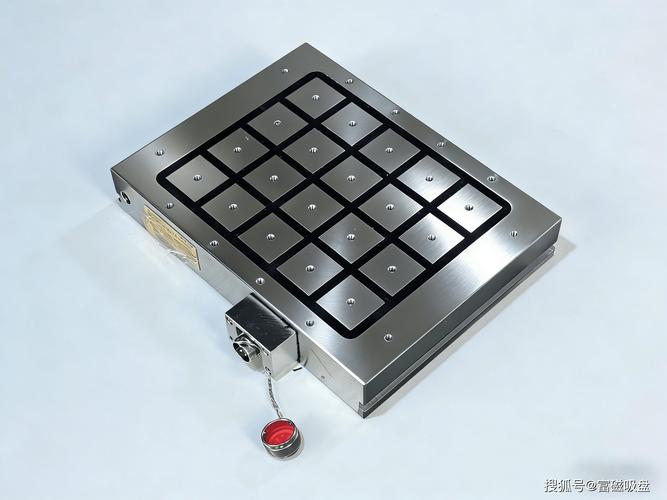 不同种类的永磁吸盘对比实拍图，包括标准方盘和电永磁盘