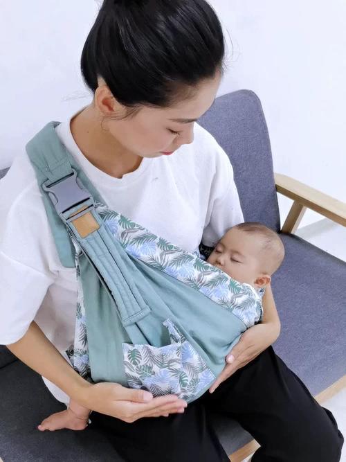 新手妈妈单手抱娃拧干家务抹布的手腕发力角度实拍