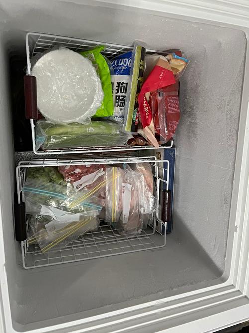 家庭储物柜夏季存放降温用品实拍