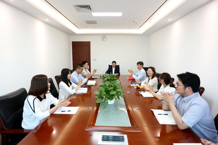 北京劳动纠纷律所线下洽谈会议室场景图