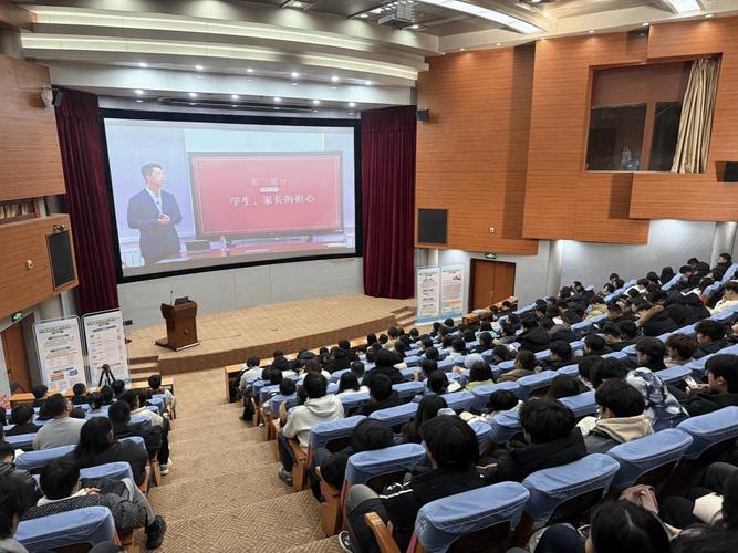 学校举办留学助学贷款说明会现场