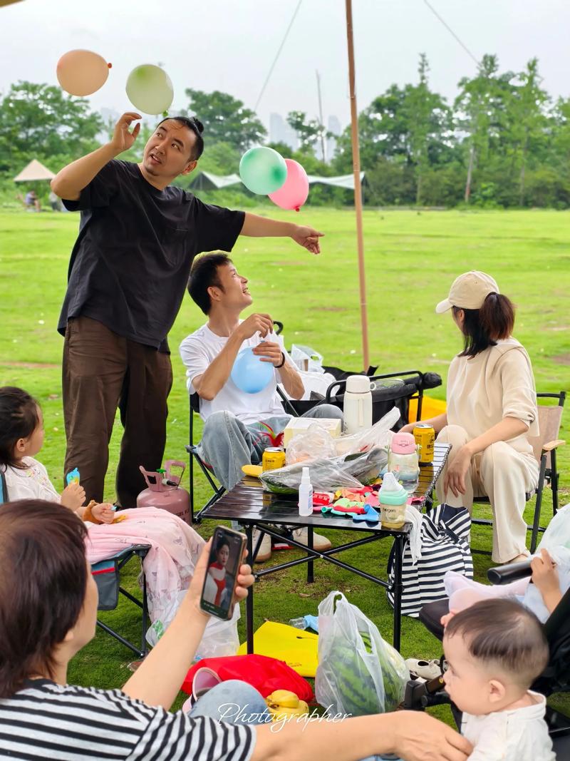 工业从业者周末亲子露营休闲照