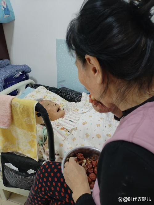 家庭：老人偷偷塞零食，怎么破？