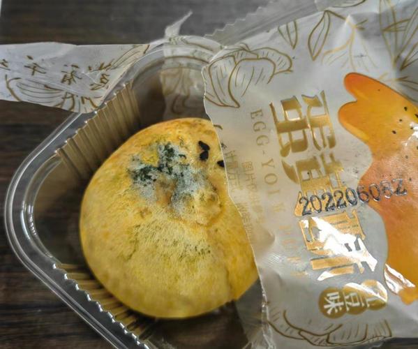 家用厨房储物柜受潮发霉的零食实拍