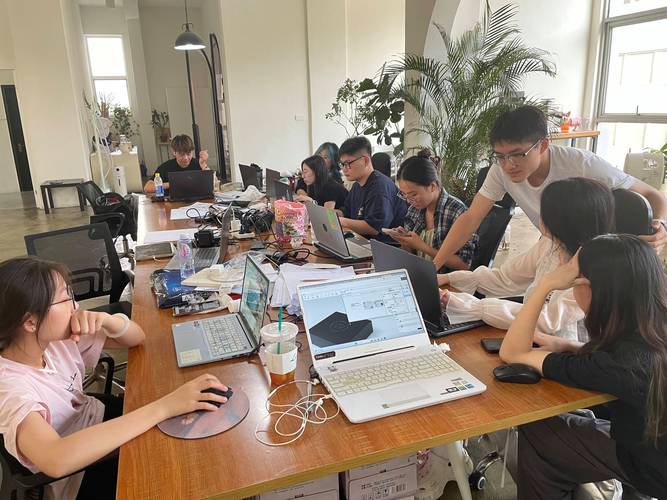 实习新人牵头团队协作沟通场景