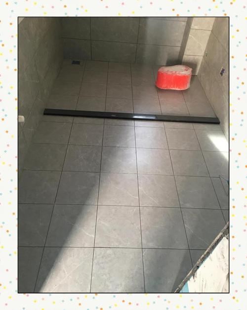 家庭装修淋浴房预埋石基施工现场图