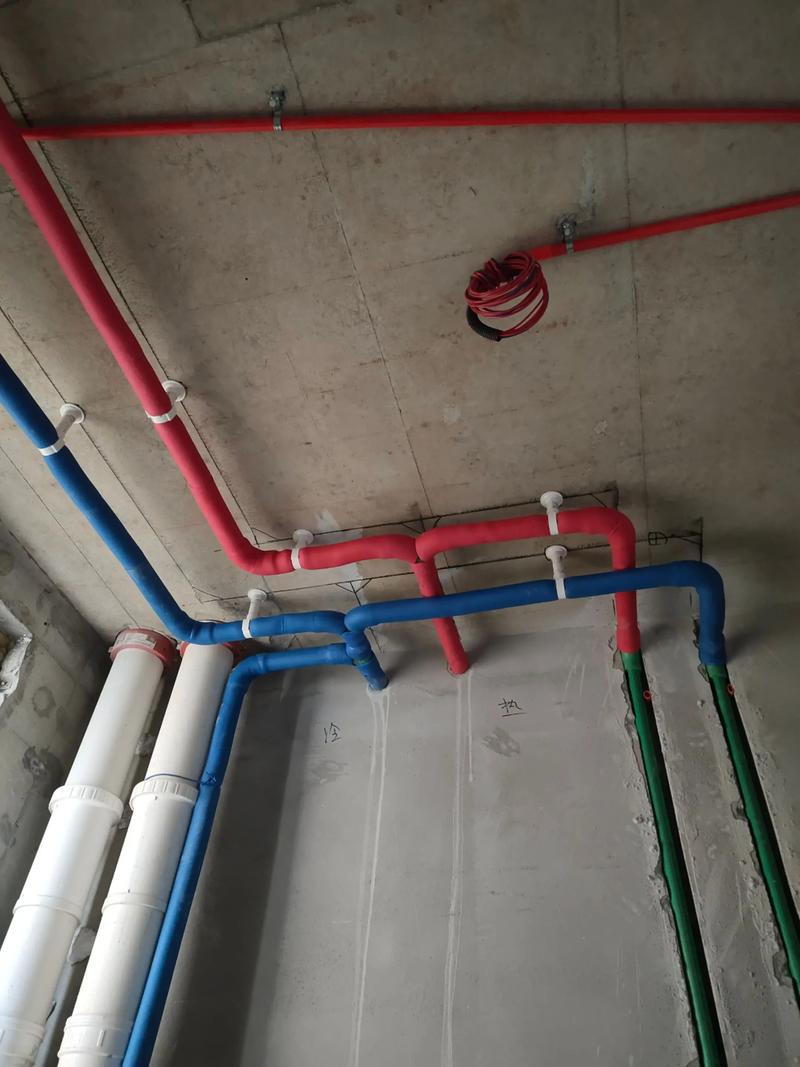 家装PPR水管走顶安装实拍