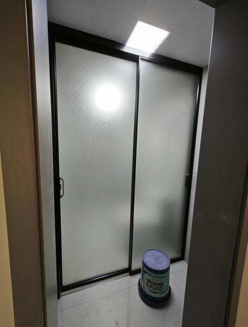 小户型卫生间推拉门节省空间实拍