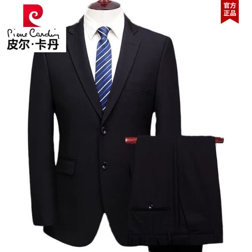 新郎黑色西裤与藏蓝色西装上衣颜色对比