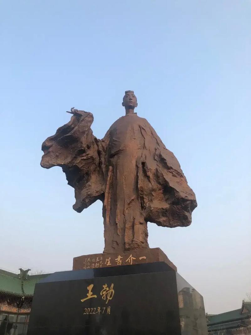 南昌滕王阁内王勃作序雕塑