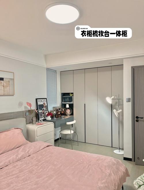 小户型卧室衣柜延伸梳妆台实景图