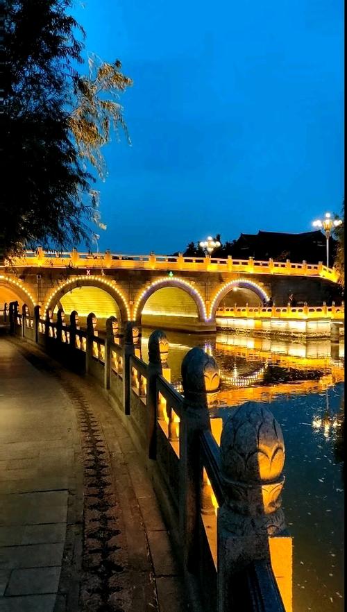 开封御河灯光秀夜景