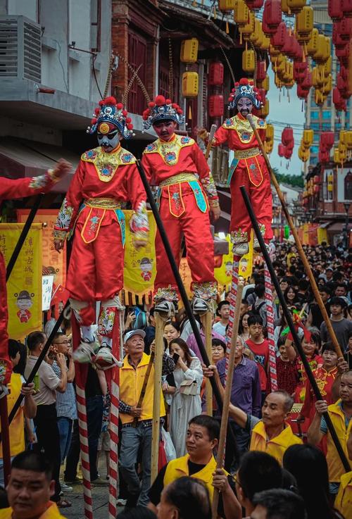 追着高跷花鼓逛南漳,这趟玩法够地道