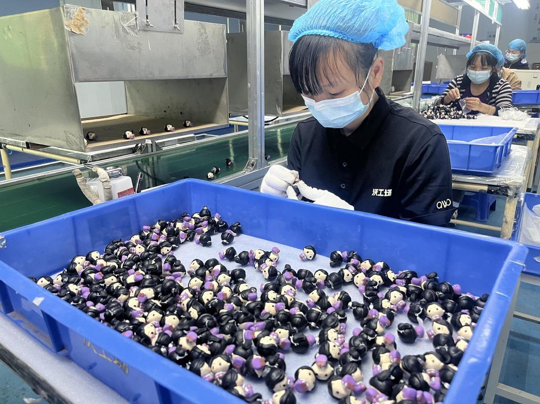 东莞工业互联网改造后的中小型玩具生产车间