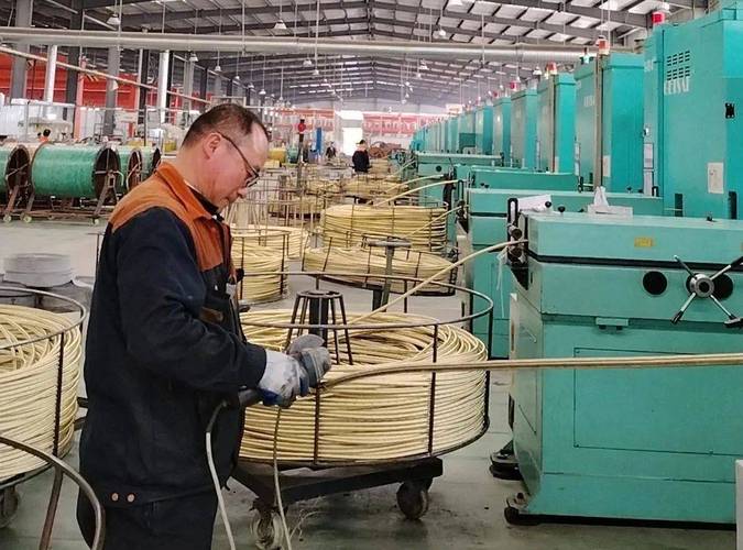 工业软管钢丝编织增强层加工现场