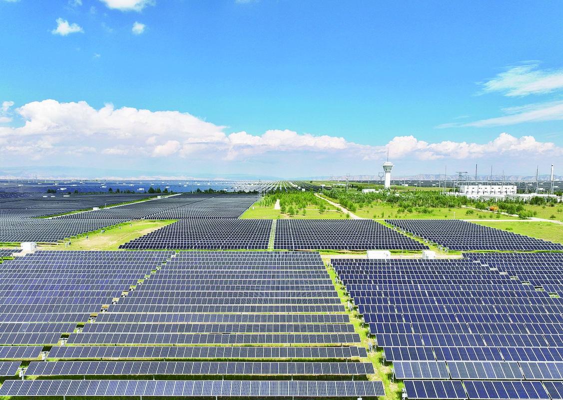 青海省光伏发电基地100MW并网实景照片