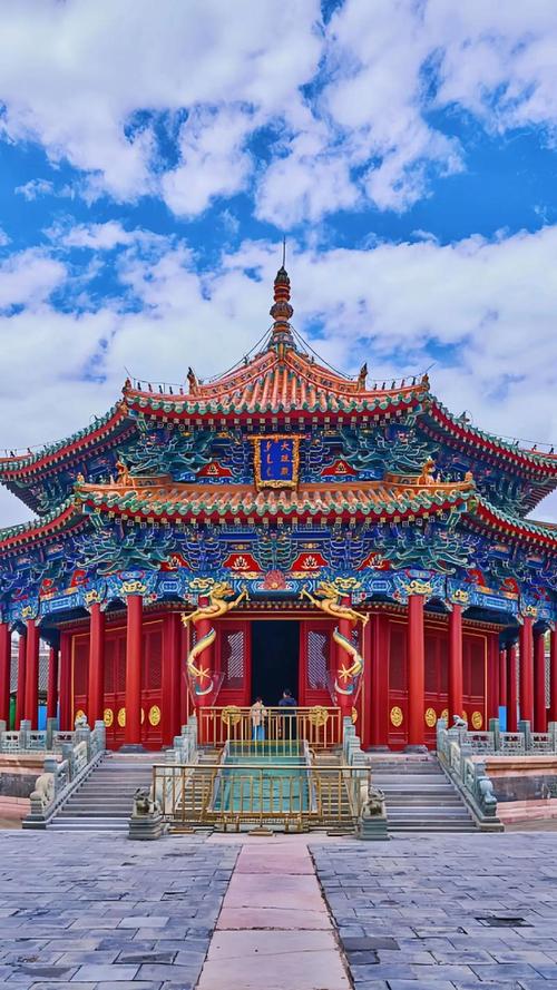 沈阳故宫红墙黄瓦古建筑街景