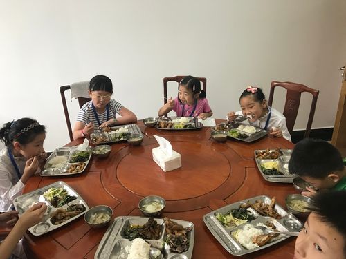 工业员工家庭亲子共餐食育实拍