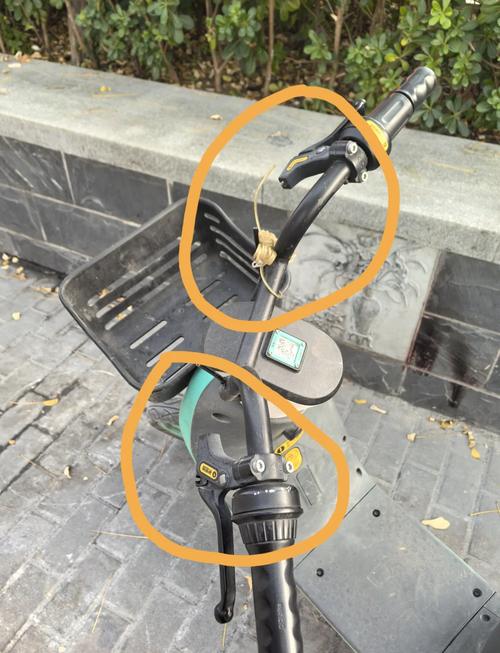 街头共享单车刹车损坏故障现场