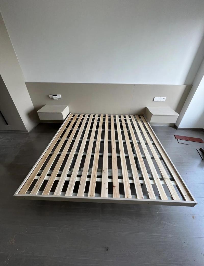 带隐形支架的卧室悬浮床架实拍
