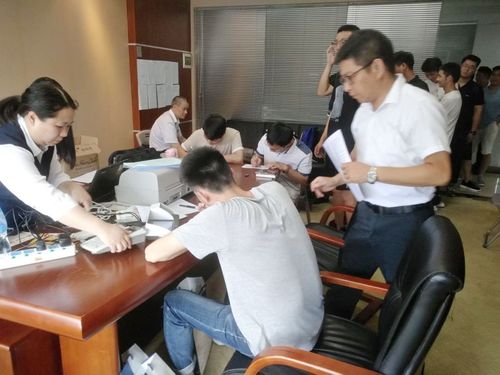 企业新员工入职劳动合同签订现场