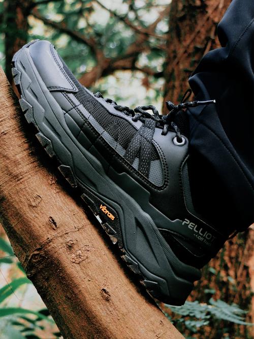 登山鞋Vibram大底防滑特写