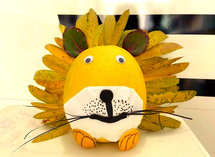 幼儿自制柚子皮幼儿园手工小怪兽作品