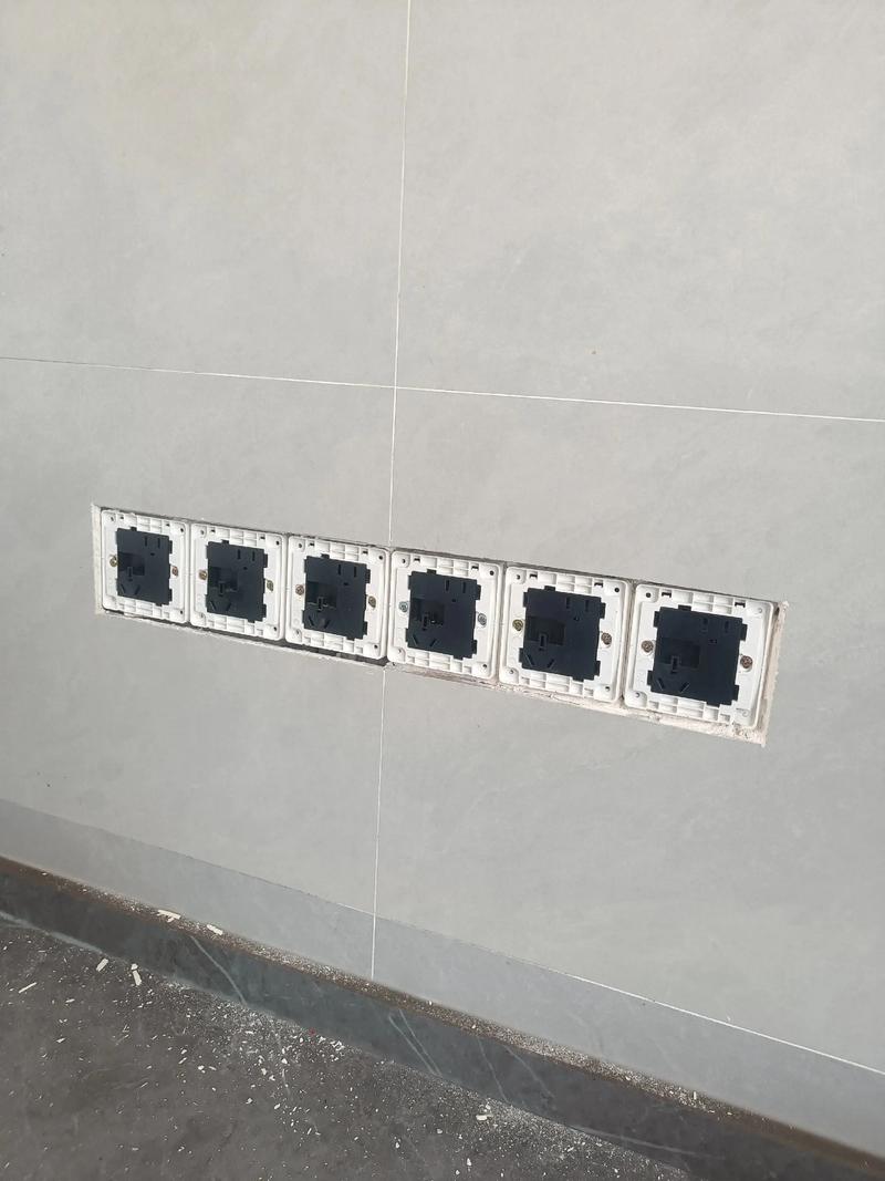 石材背景墙插座开孔错误施工现场返工