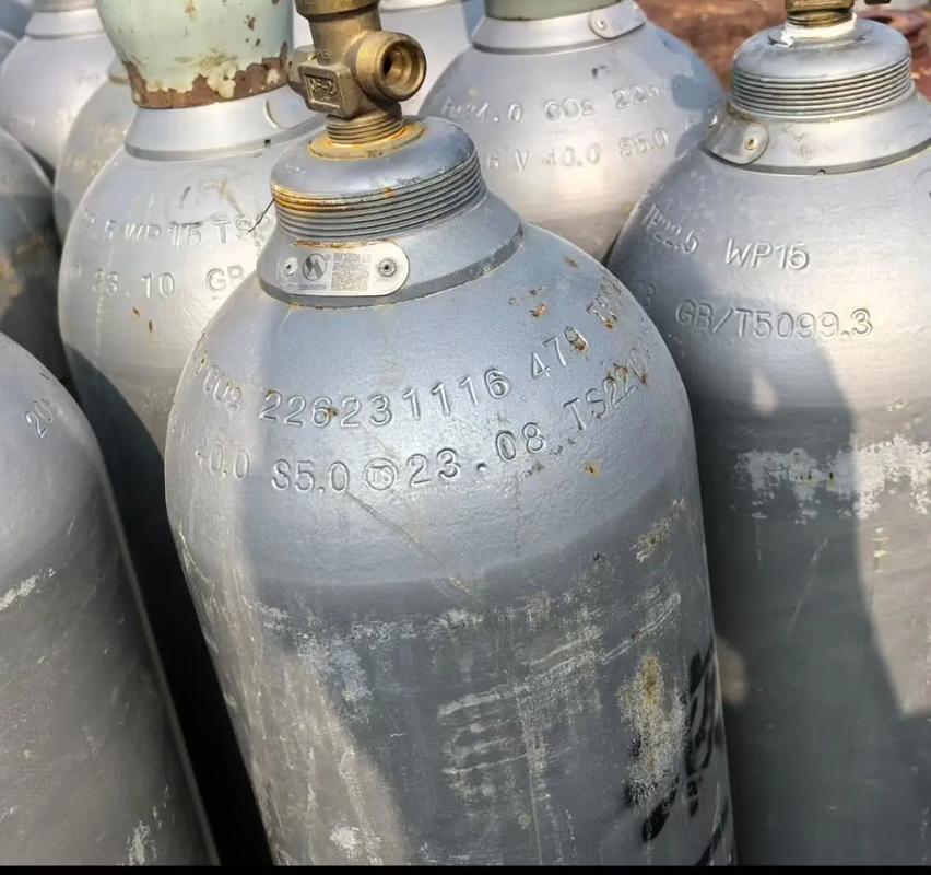 工业级二氧化碳气体钢瓶特写