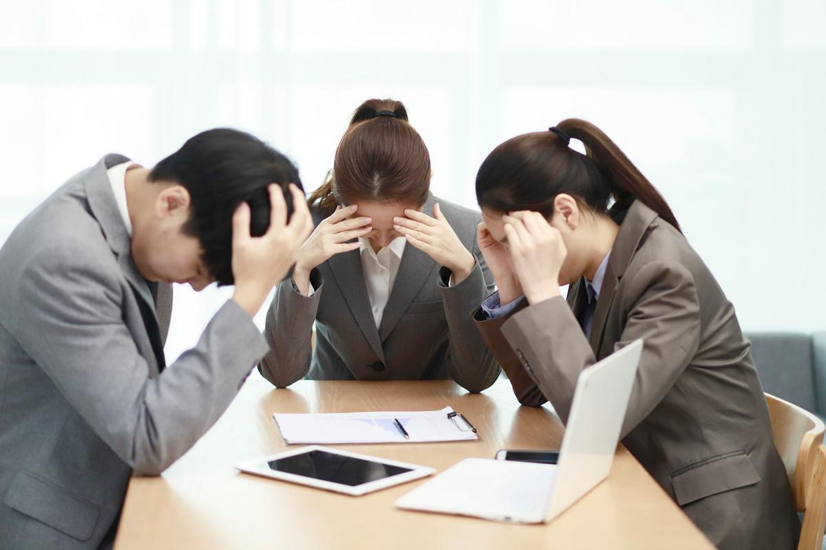 职场新人面对一堆文件不知所措