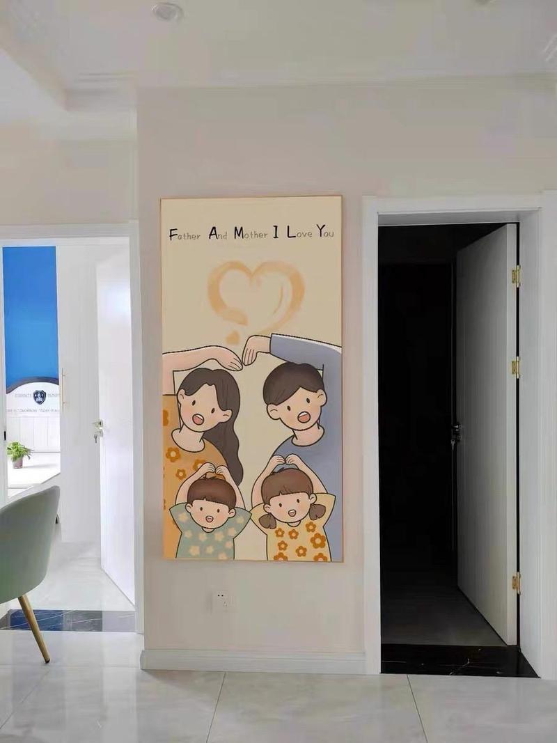 亲子家庭在玄关看墙上的家庭口号开心场景