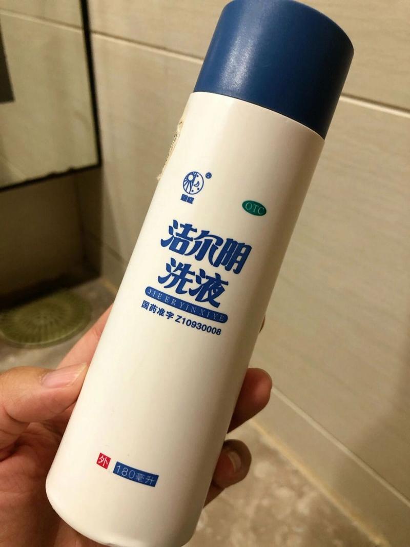 不当收纳滋生霉菌的洗护用品实拍