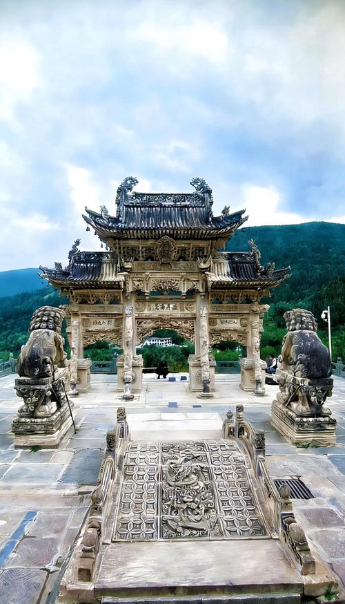 五台山台怀镇清晨古刹云雾景观