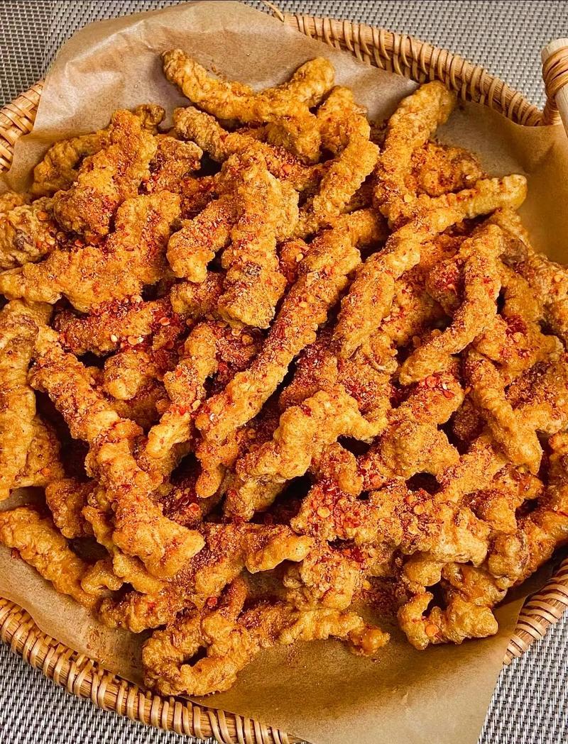 手工现炸酥肉金黄酥脆特写