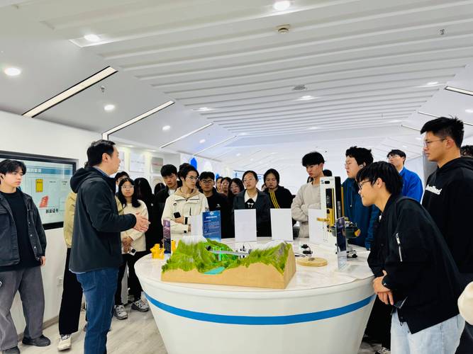 大学生走出舒适区尝试创业项目路演