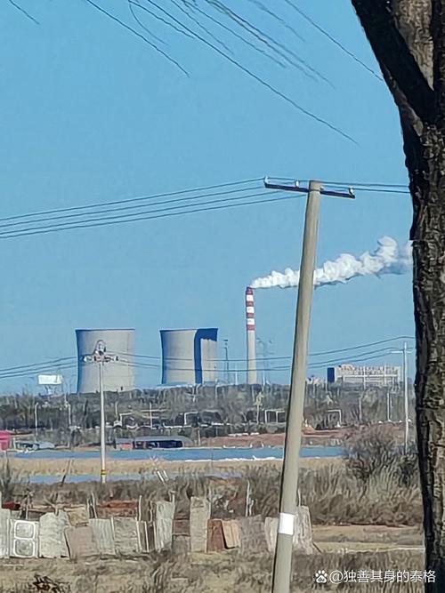 哈萨克斯坦埃基巴斯图兹电厂高烟囱全貌