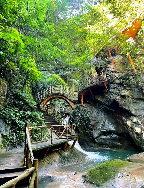 襄阳南漳黄龙景区上山步道沿途风景