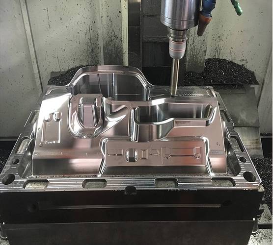 雕铣机加工精密汽车模具成品