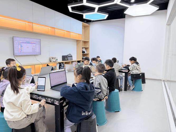 教育行业MCN机构直播间师生互动