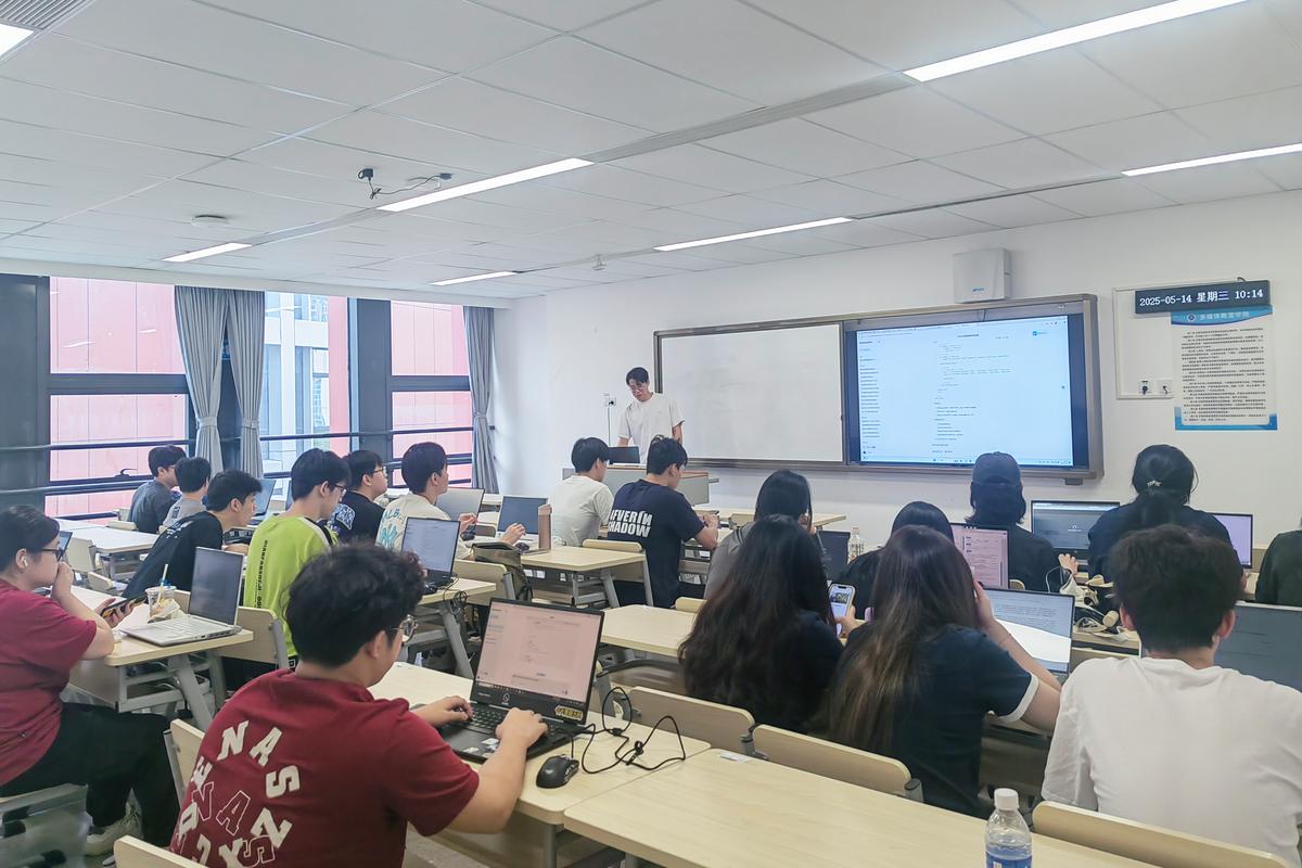 新高考生涯规划课程学生职业模拟体验现场